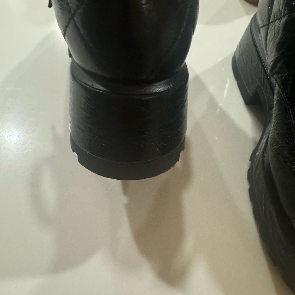 Chnel lace up boot 
Leather biker boots - Picture 6 of 15